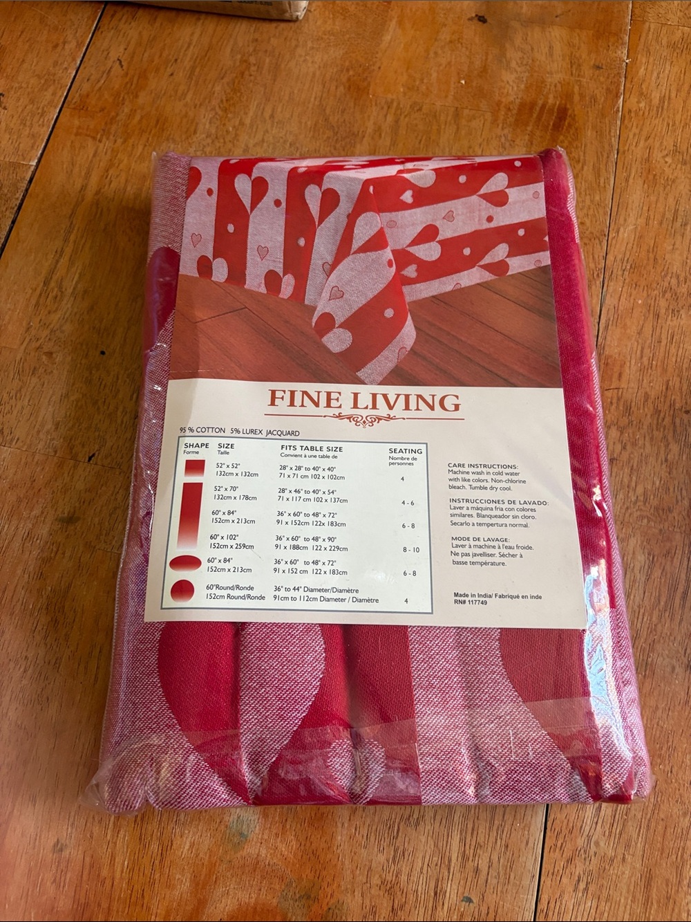 NWT COTTON HEART PRINT LARGE TABLECLOTH